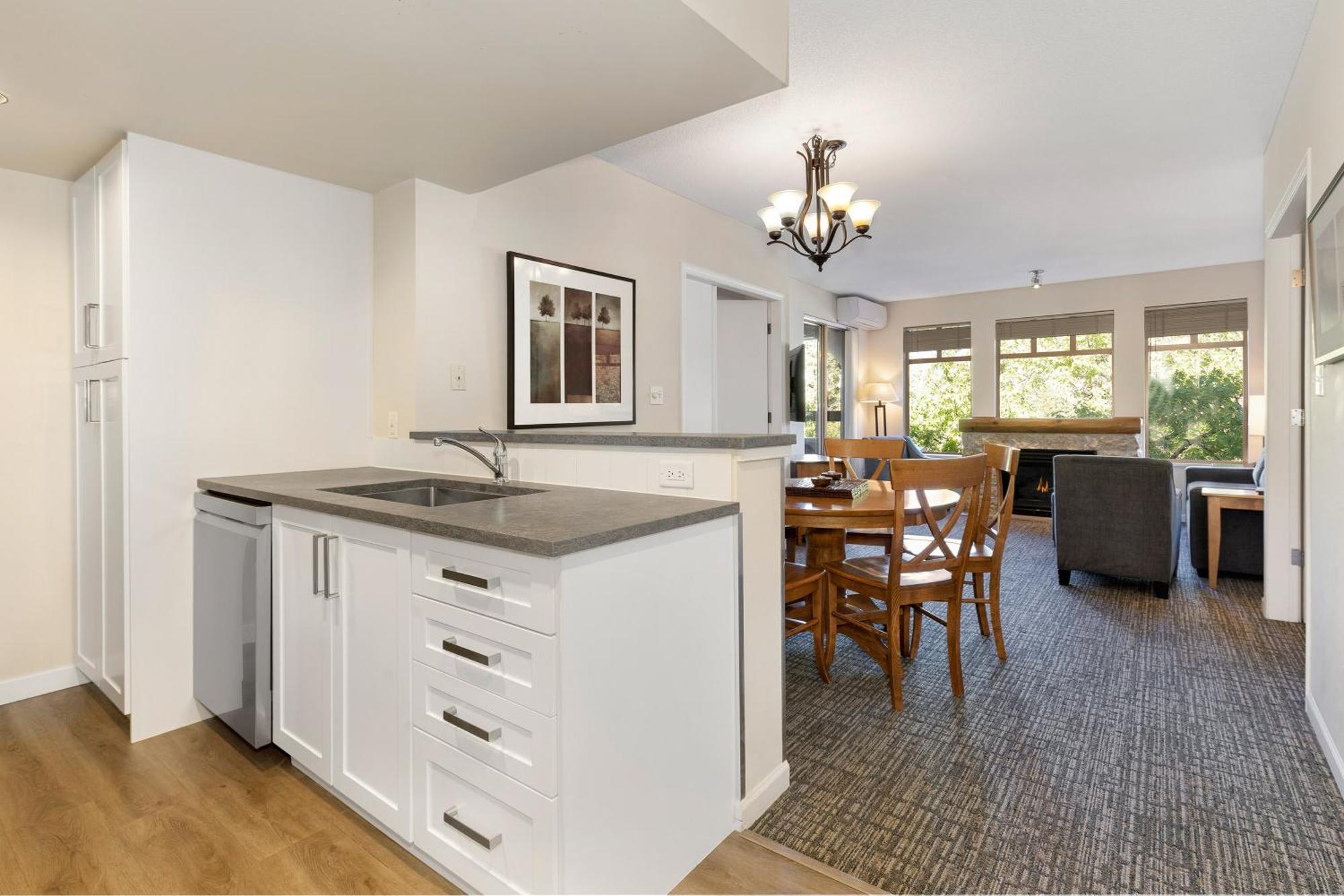 Tyndall Stone By Whiski Jack Appartement Whistler