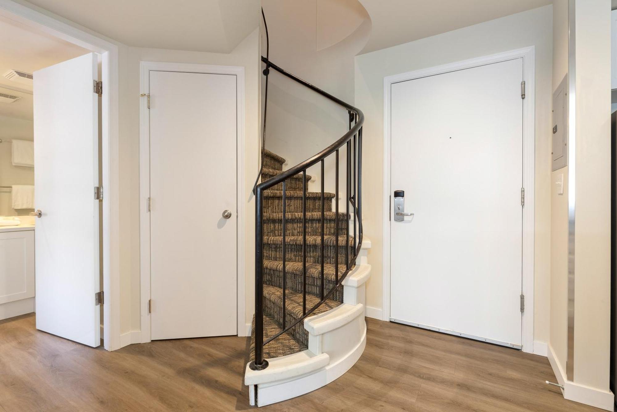 Tyndall Stone By Whiski Jack Appartement Whistler